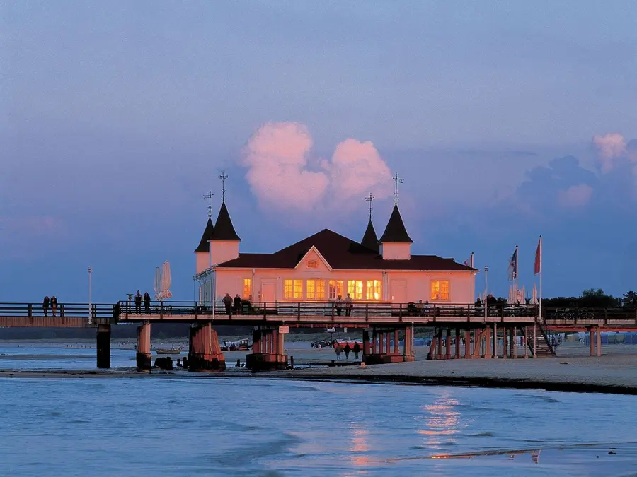 Seebrücke Ahlbeck auf der Insel Usedom in Mecklenburg-Vorpommern